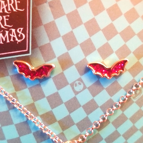 NBC Necklace & Earrings Set - Picture 7 of 10